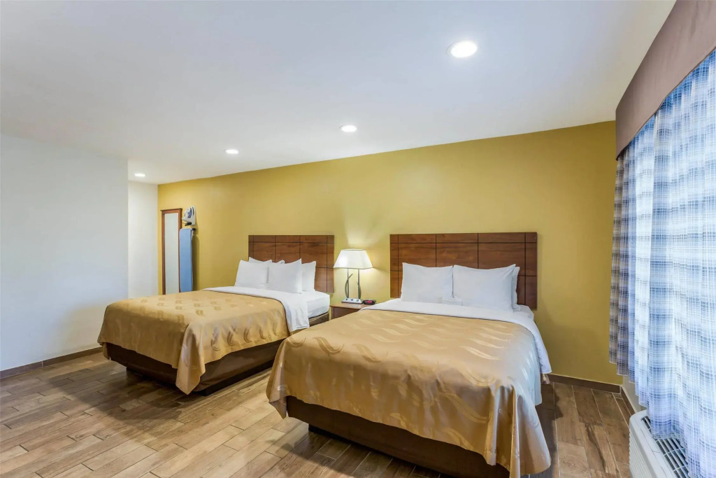 Mount Vernon Inn Escondido Downtown
