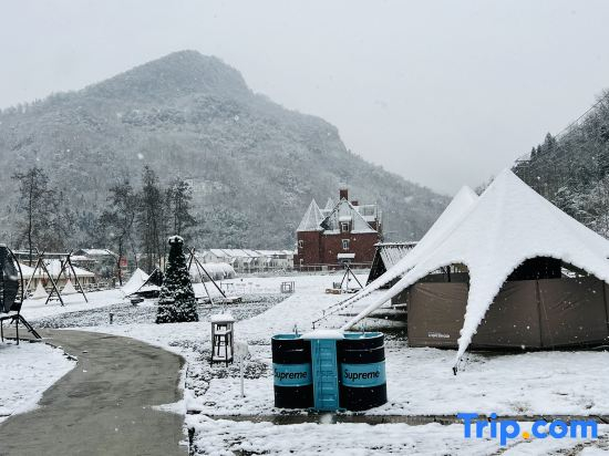 LUCIGOGO Luxi Valley White Deer Private Soup Tent Camp