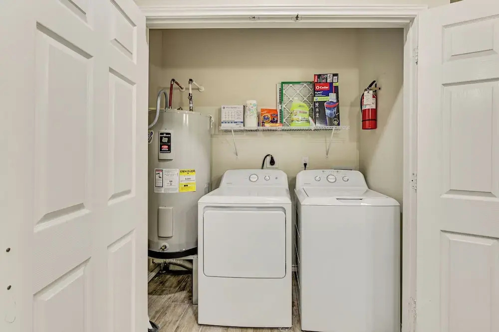 2 Mi to DHR Health: Commuter-friendly Pharr Apt