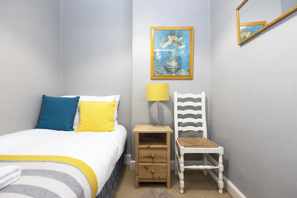 JOIVY 3 Bed Meadows Flat Near Castle & Royal Mile