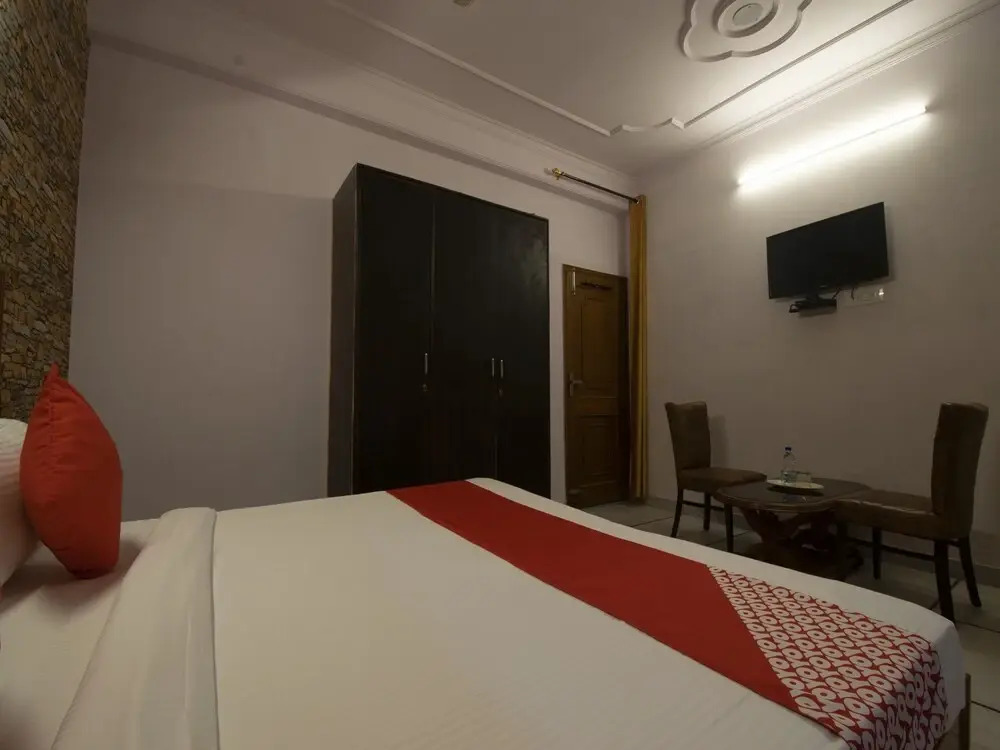 OYO 26449 Rajdhani Residency