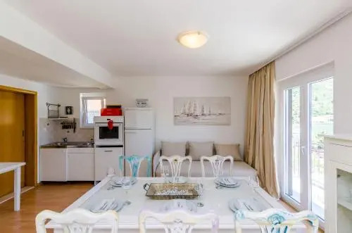 Five-Bedroom Apartment in Zaton Mali