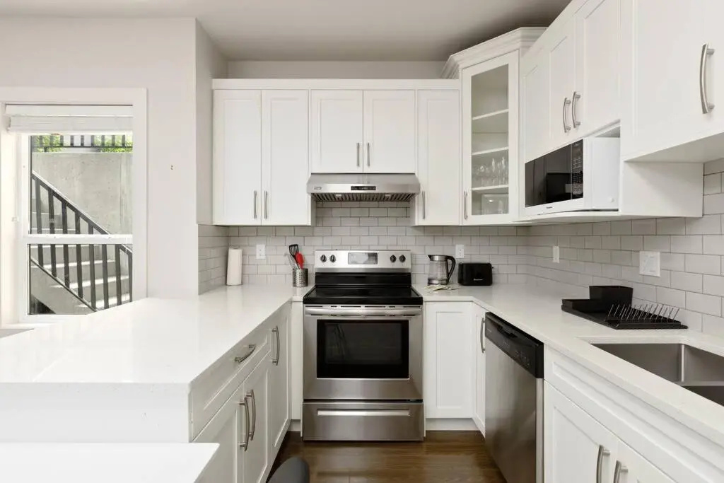 Newly Furnished 2bdr suite 6 Guests Perfect for Family
