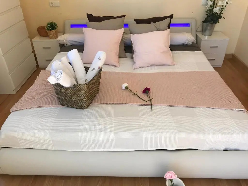 Rooms in Seafront Villa