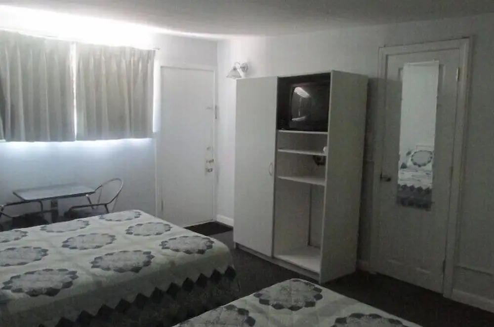 Country Squire Motel
