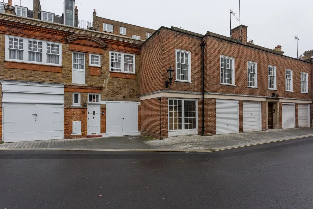 Traditional 2BR Flat in Marylebone