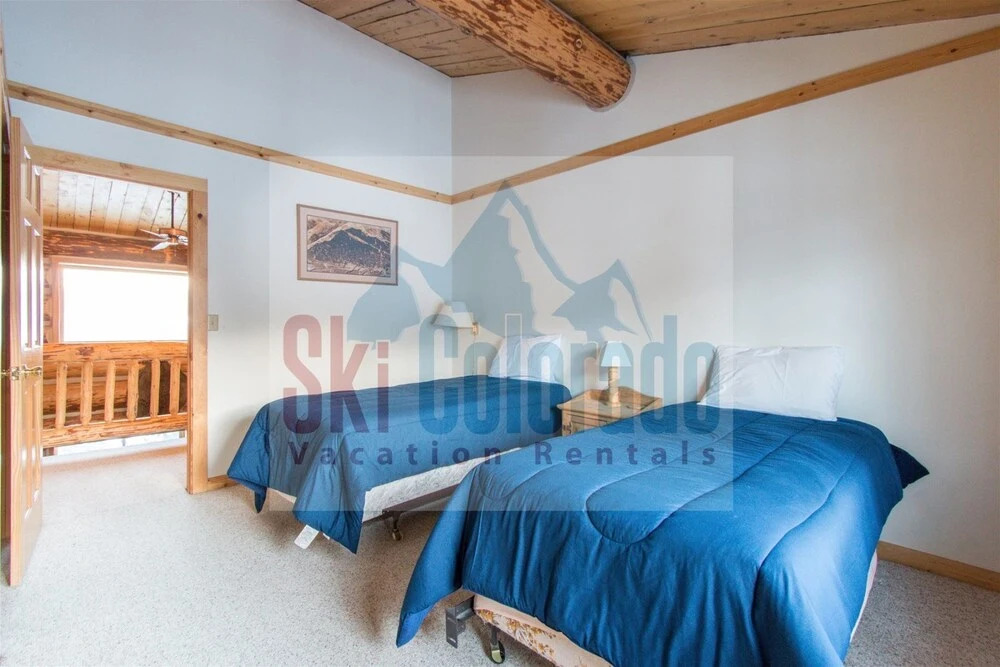 Grand Peaks Lodge