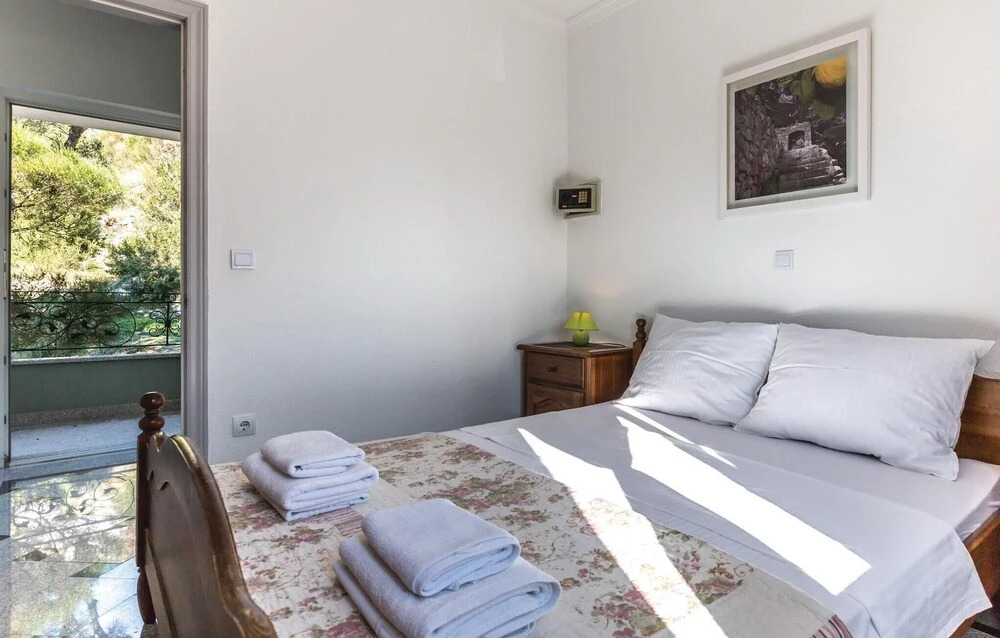Beautiful Home in Makarska With Wifi and 1 Bedrooms