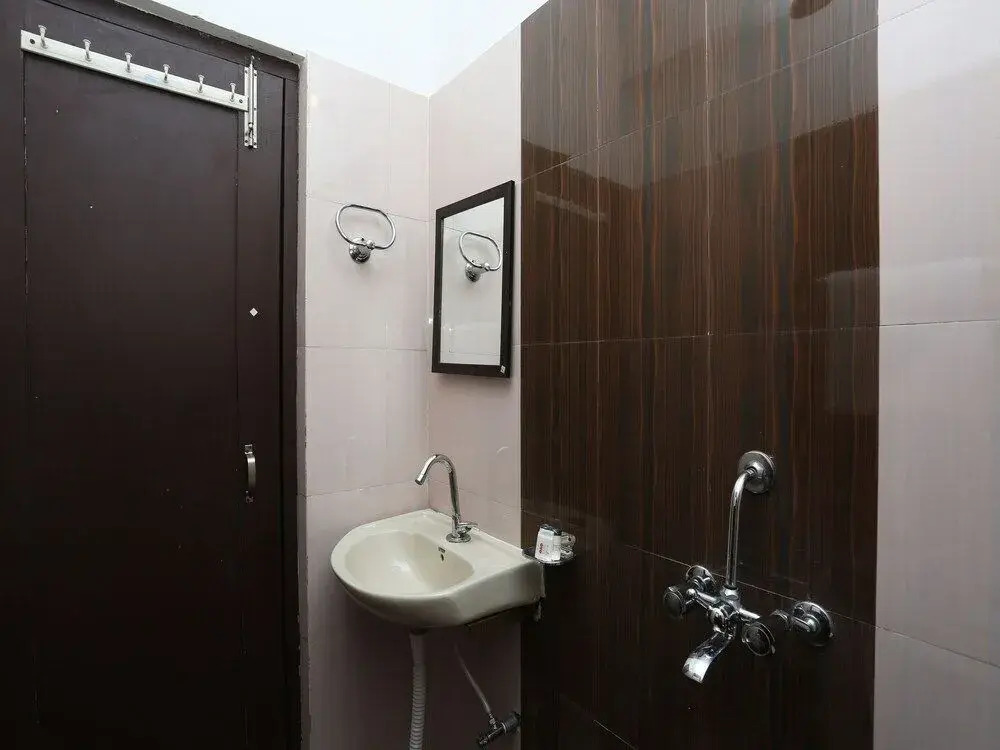 Hotel Hira By OYO Rooms