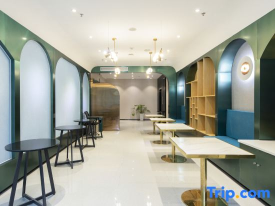 Yimeng hotel (Guangzhou West Gate subway shop)