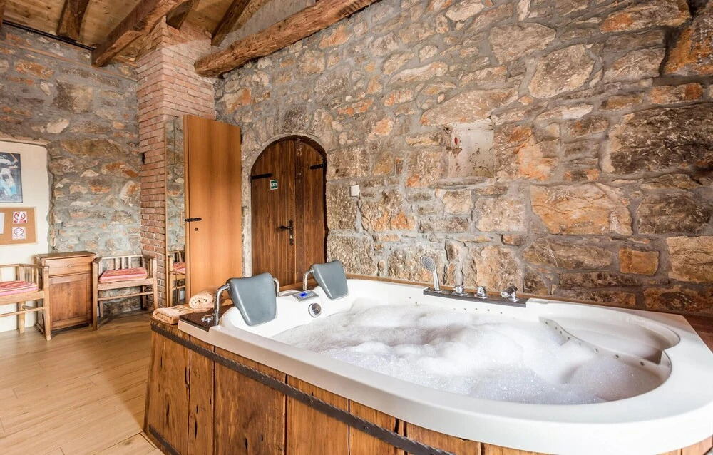 Nice Home in Veprinac with Outdoor Swimming Pool, Hot Tub & 5 Bedrooms