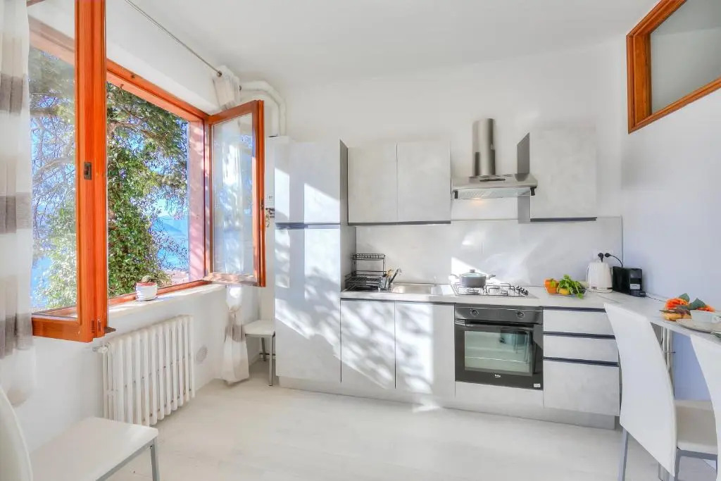 Sunny Apartment Lake View Laveno
