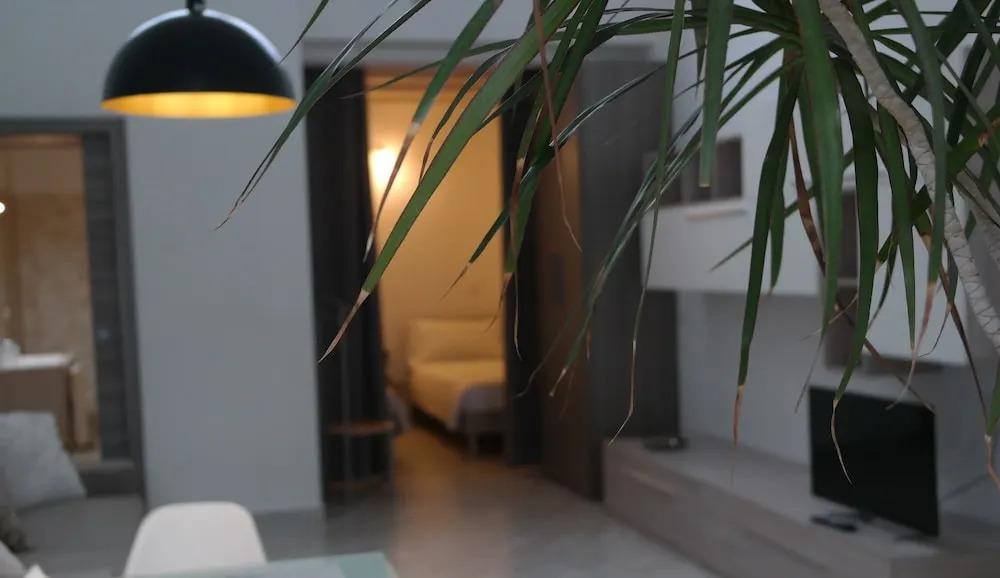 Paradeisos Residence Sas