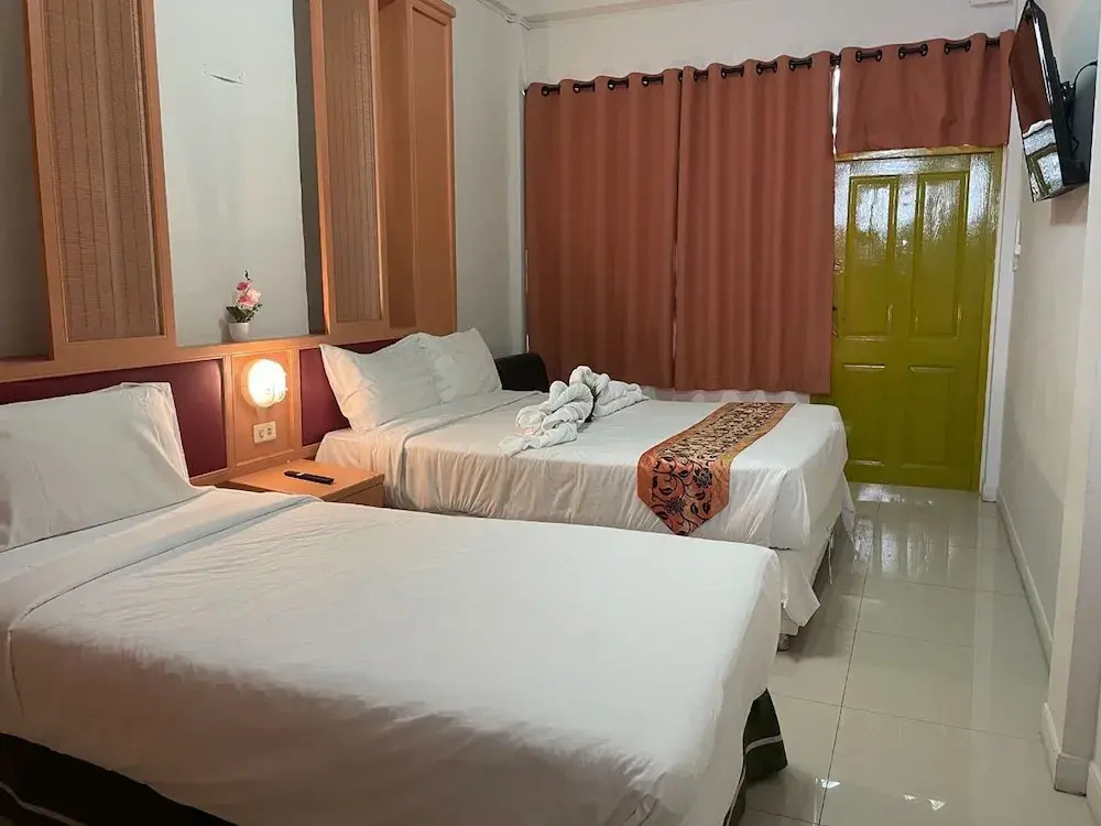 Happy 2 Hotel Patunam