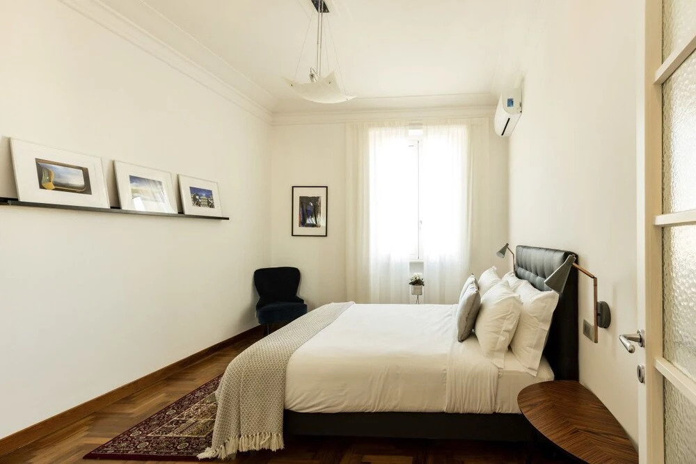 Quiet and Bright 2 Beds in a Great Area