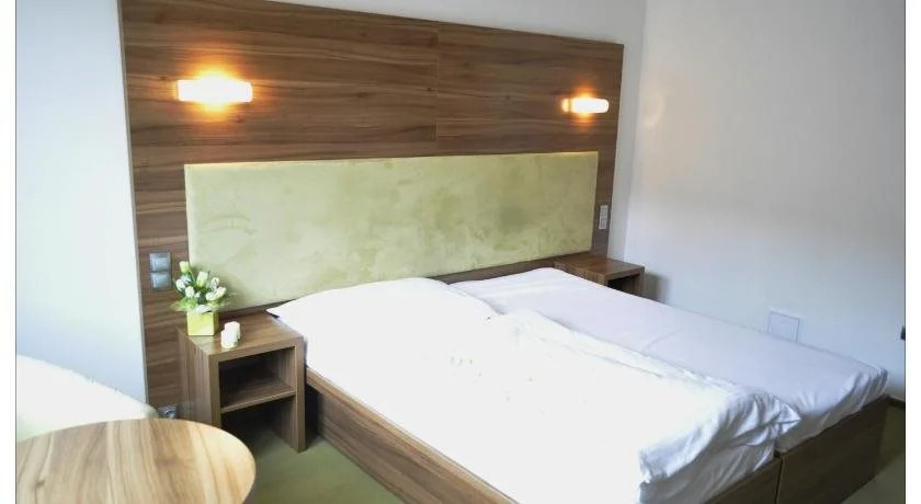 Hotel Monde