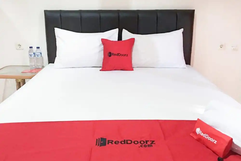 RedDoorz @ Simpang Lima Jupiter