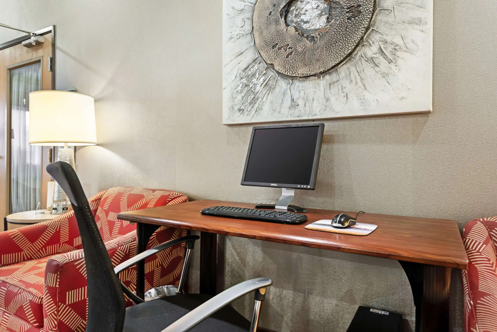 Best Western Plus Eagleridge Inn & Suites
