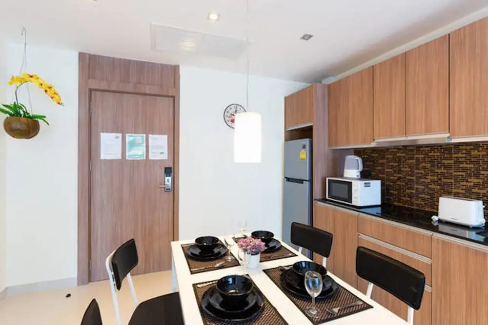 Nam Talay Jomtien Beach - Rooftop Ocean View - Close to Beach, Pool & Gym