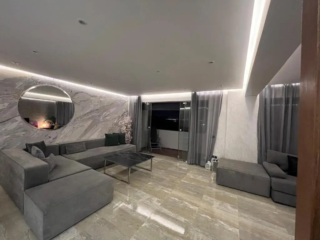 5* BRAND NEW 3 bed apartment in HOTSPOT location