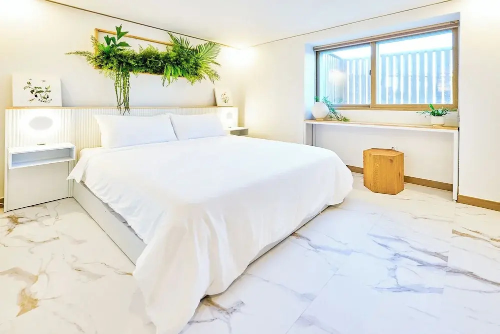 SA Tailored Serviced Home near Metro