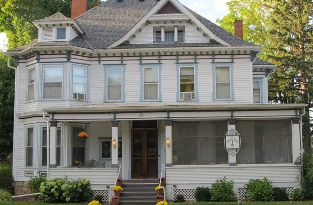 The Candlelight Inn