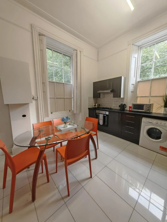 London City Premium Apartment with Parking