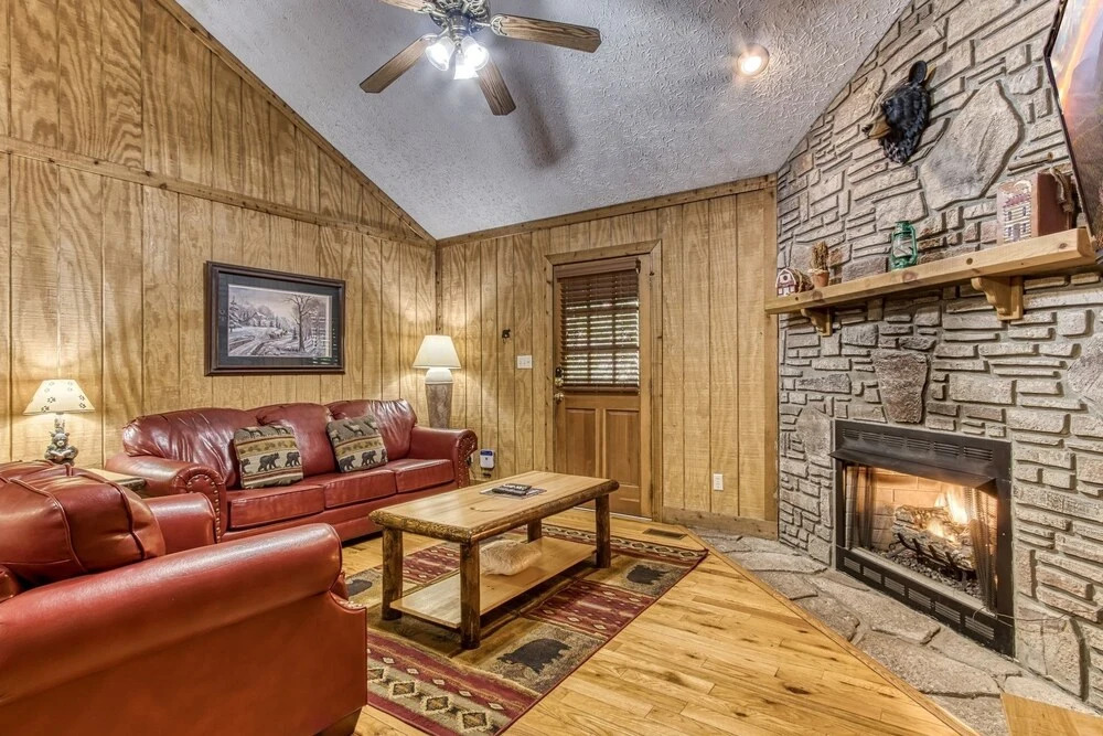 Er38r Grandpa's Getaway - Great Location- Close To Town 2 Bedroom Cabin by RedAwning