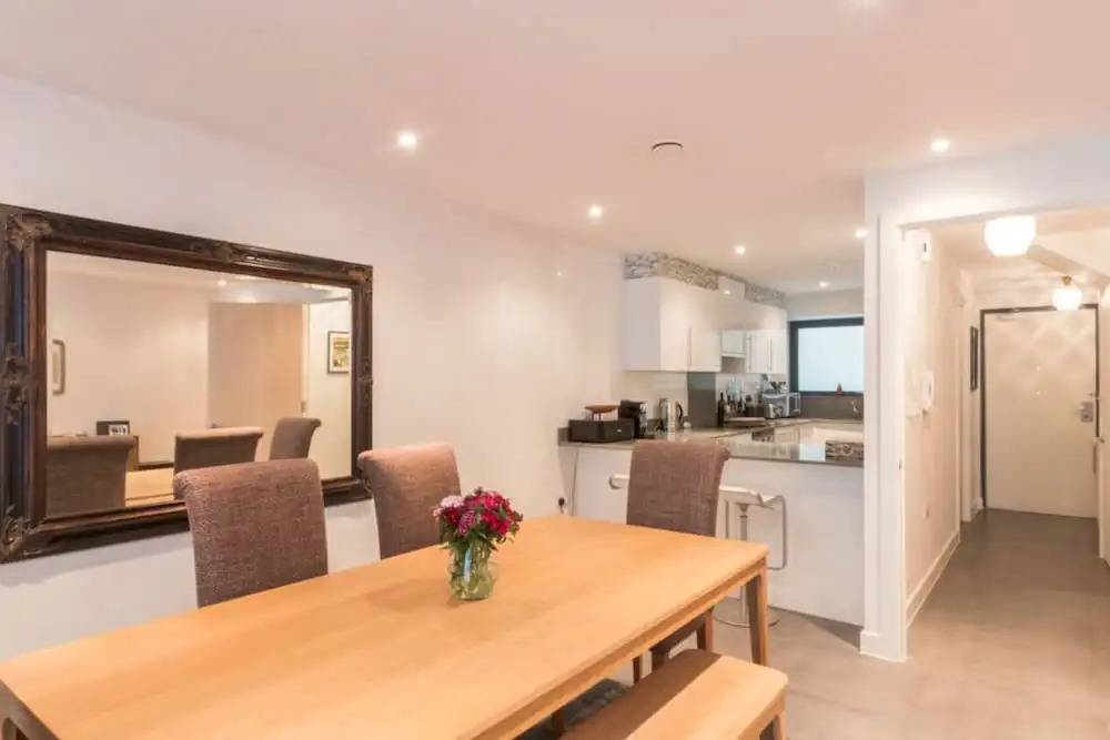 Beautiful Duplex Flat, sleeps 6, close to tube