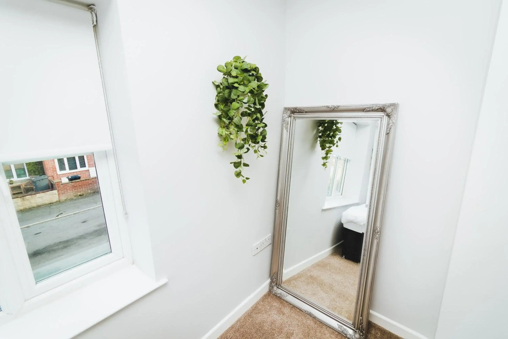 Adam - 17 Hughenden Road · Newly refurbished house - 10 minute walk from city