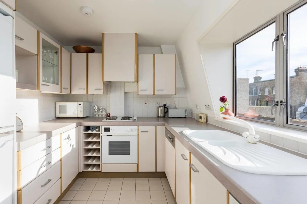 Covent Garden: Bright and Charming 2bed Flat