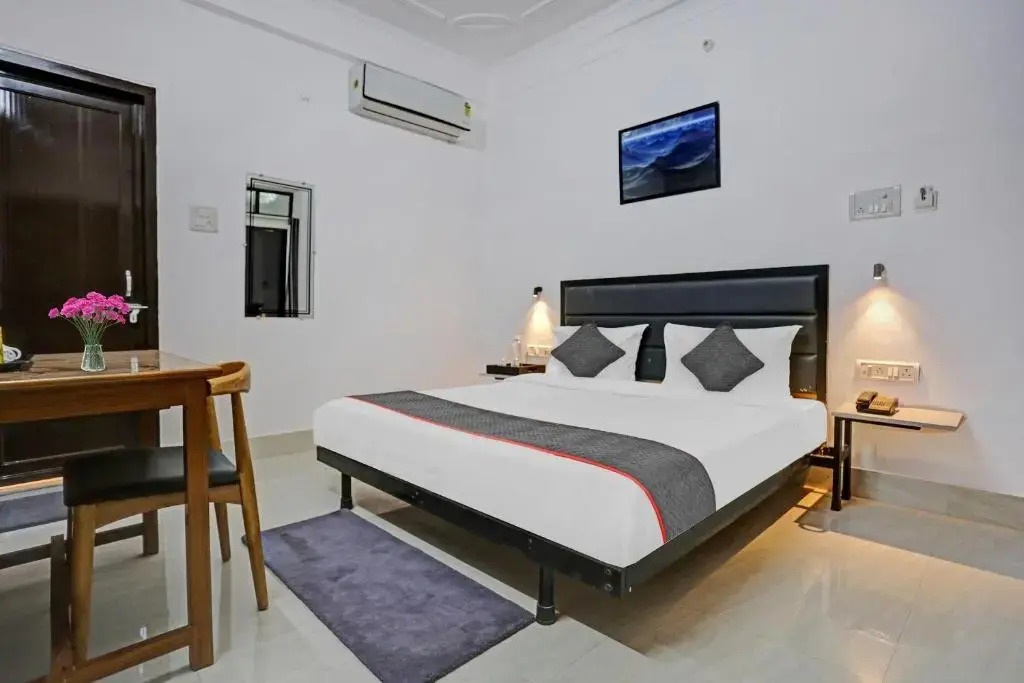 Oyo Townhouse 1082 Holidayy Inn