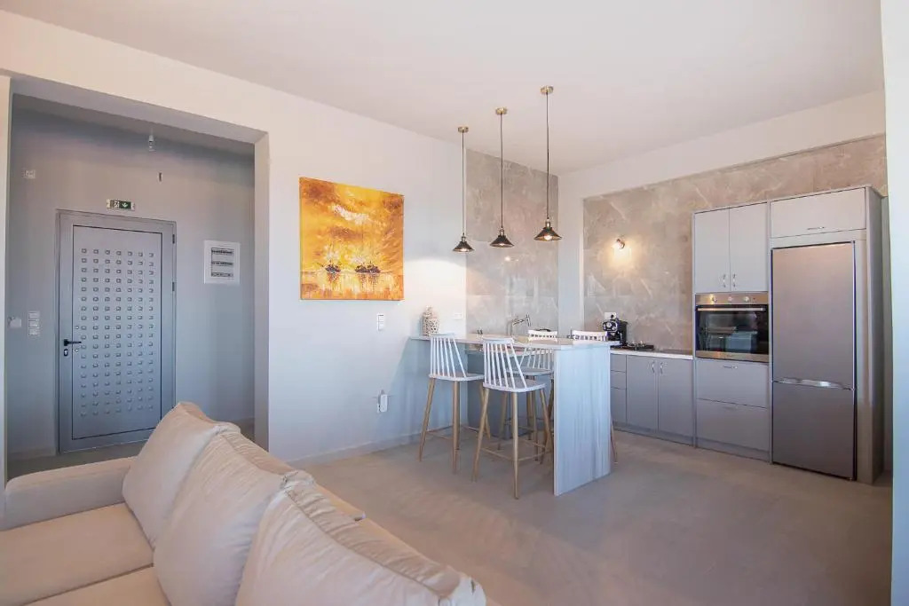 Georgiannas suite with private pool , greysuite
