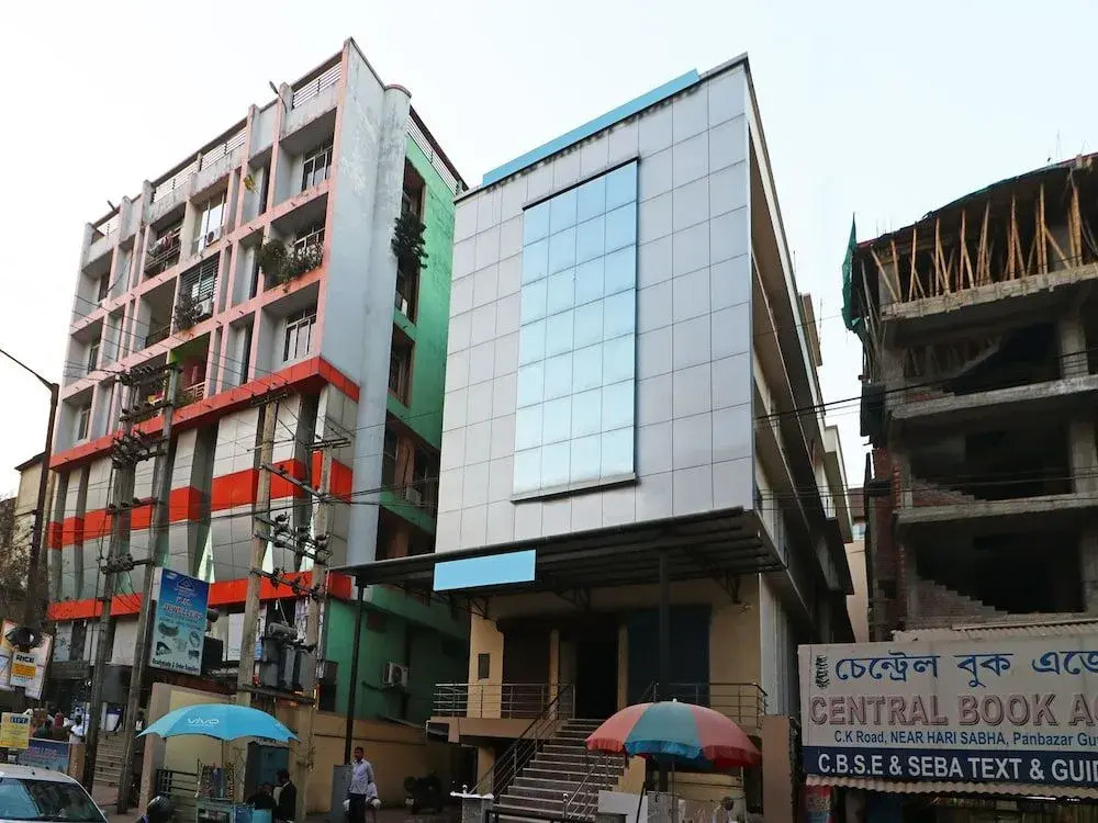 OYO 11723 Hotel Barney Grand