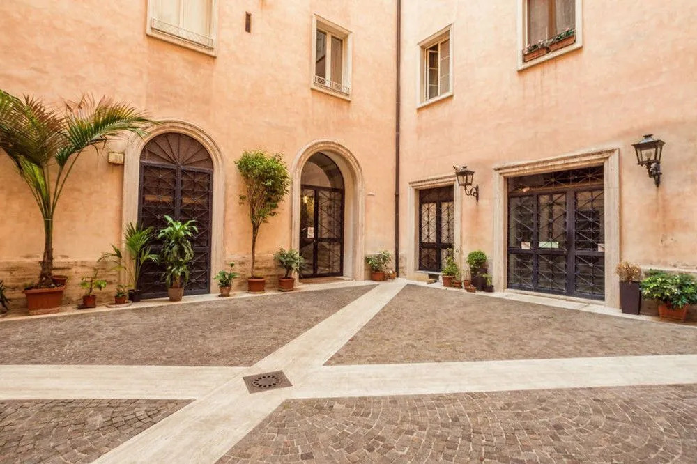 Elegant and Large 2 bed Flat Near P.zza Barberini