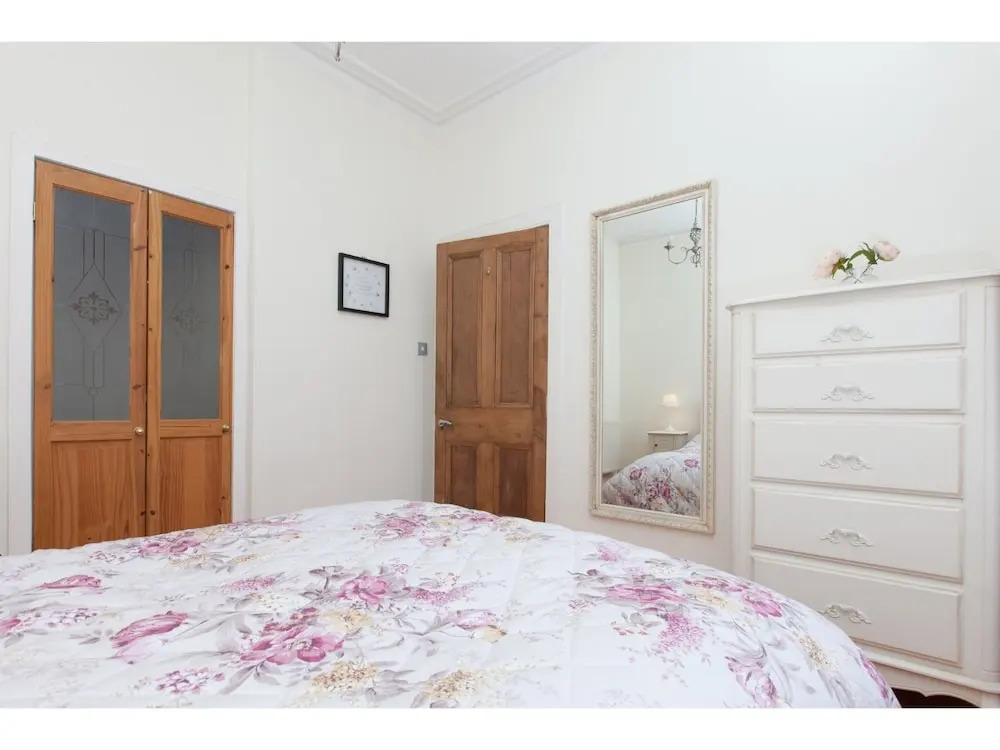 Homely Tenement for 4 Near Botanic Gardens