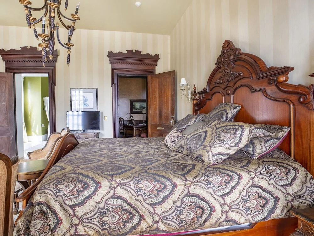OYO Hotel Falls of Rough KY Route 110