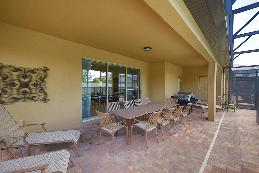 Brand new 9 bedroom luxury villa near Disney Sleeps 22