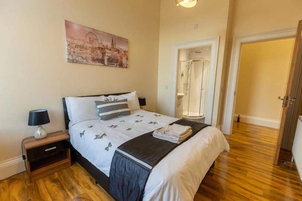 New 2 bed apartment with stunning views of Arthur Seat Mountain