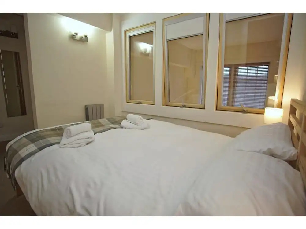 Bright, Spacious Old Town Flat for 6