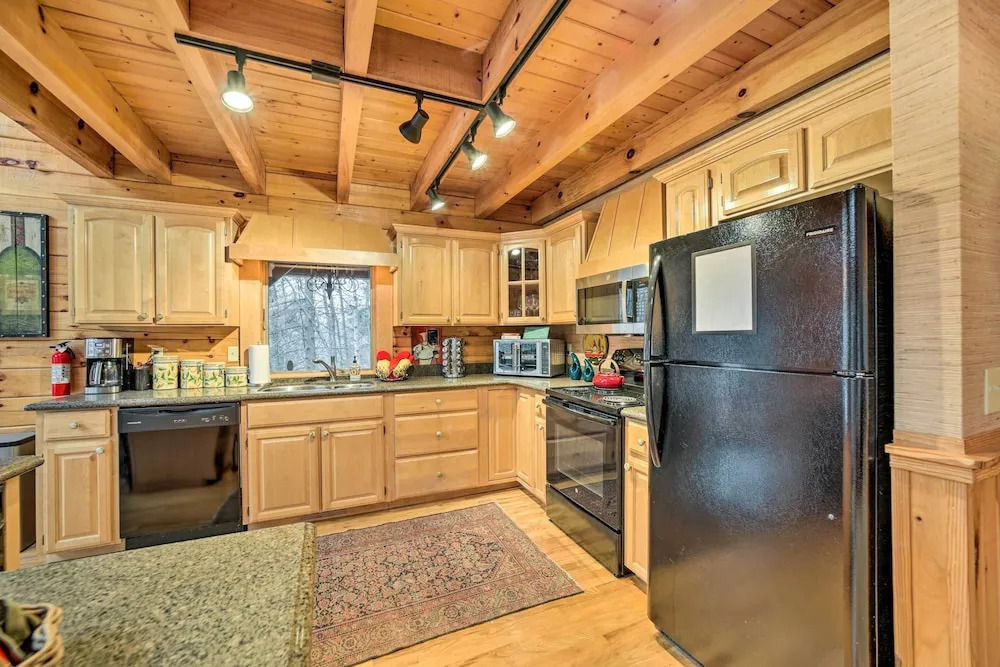 Walk to Golfing: Grand Maggie Valley Cabin