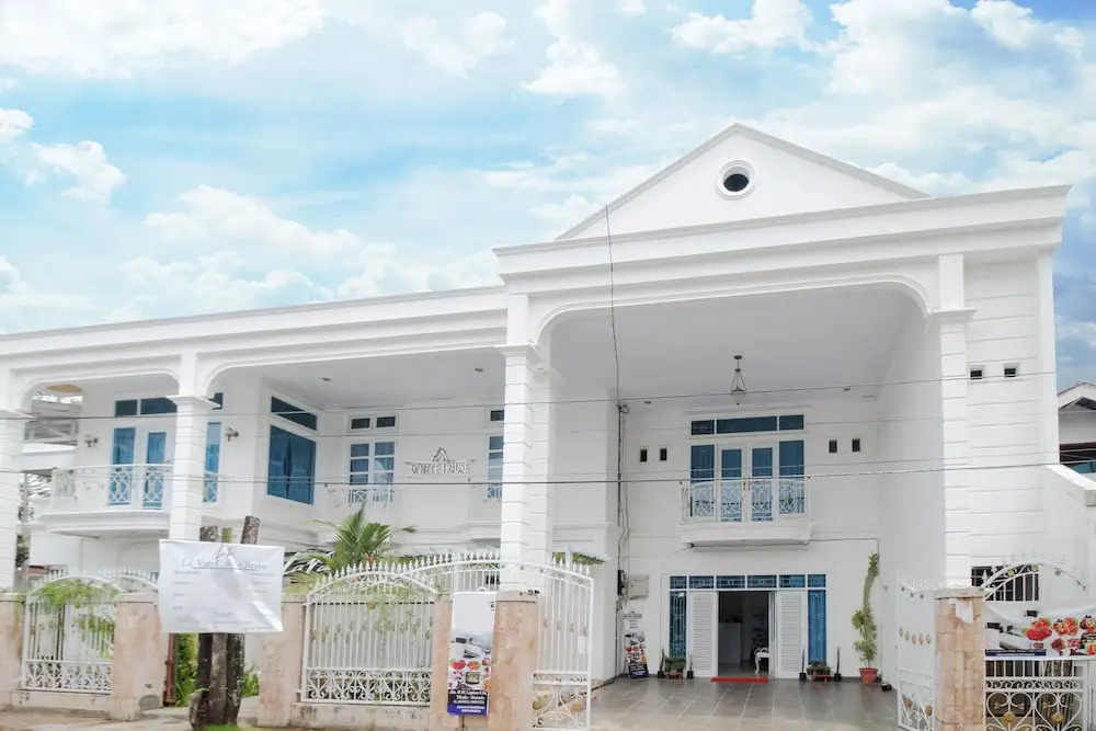 Airy Wenang Maleosan BW Lapian Enam 2 Manado