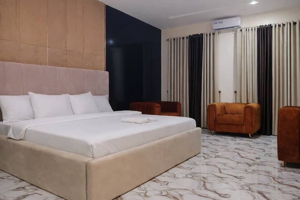 Tiano Hotel & Suites