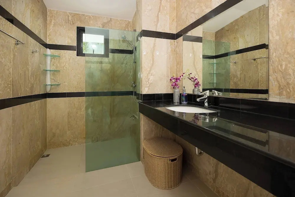 Chic 3 BR Silver Pool Villa near Kamala beach