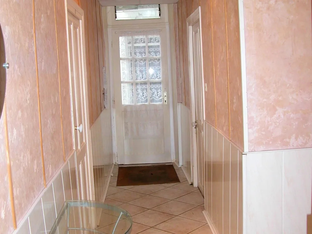 Studio in Néris-les-bains, With Enclosed Garden and Wifi