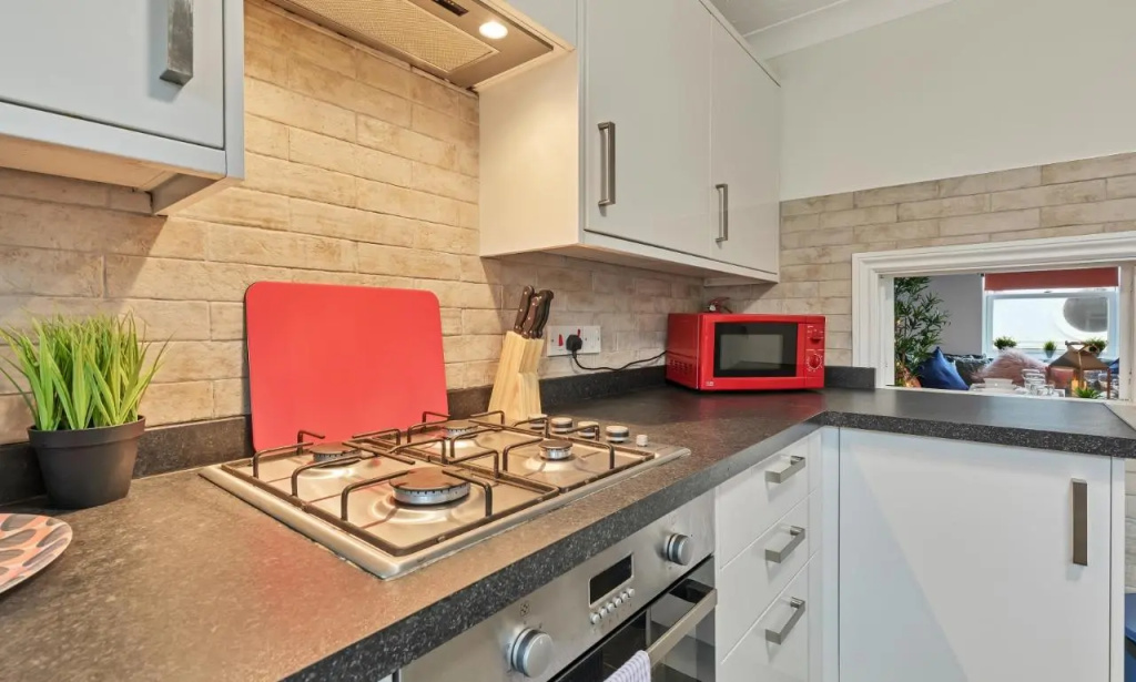 Seabright Townhouse | By My Getaways | Parking for one car