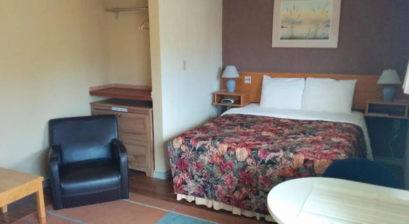 Schooner Motel