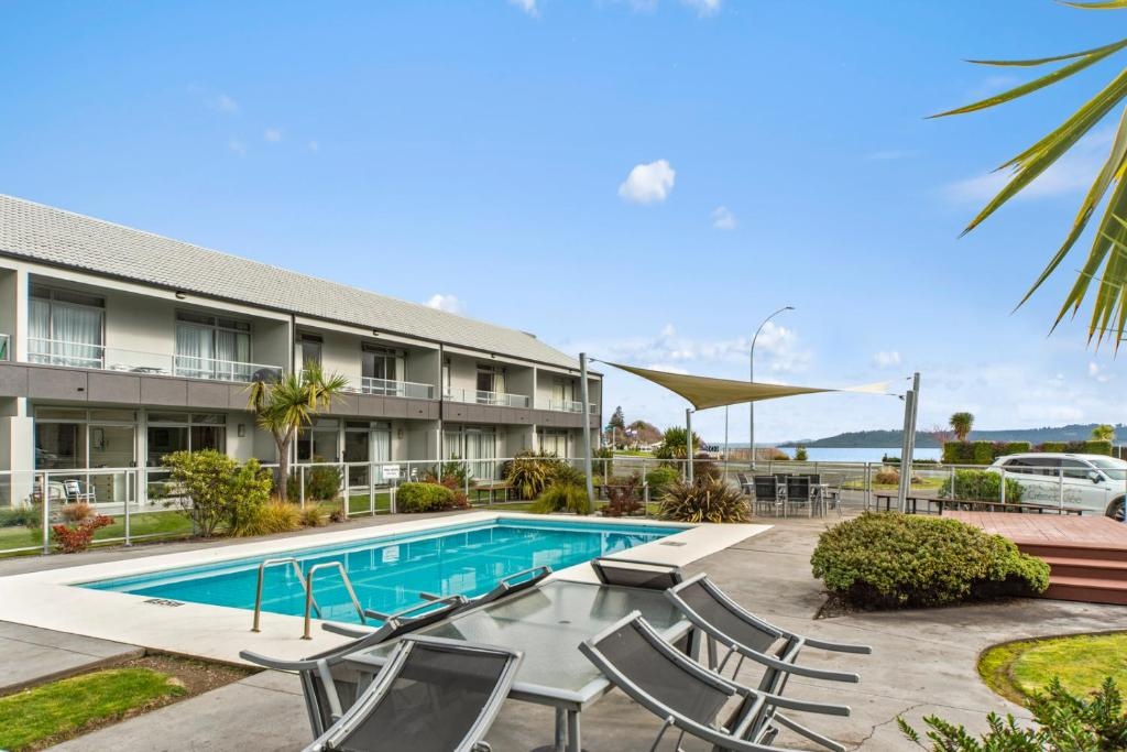 Lakeside Delight - Two Mile Bay Holiday Apartment