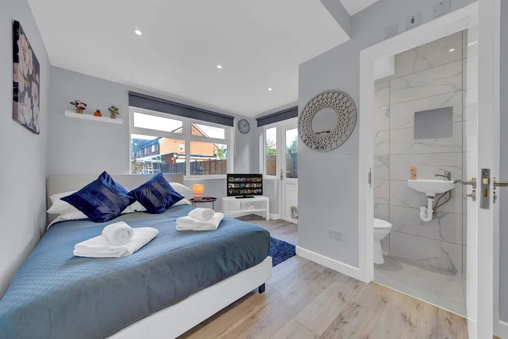 Charming Serviced Studio West Drayton London UB7