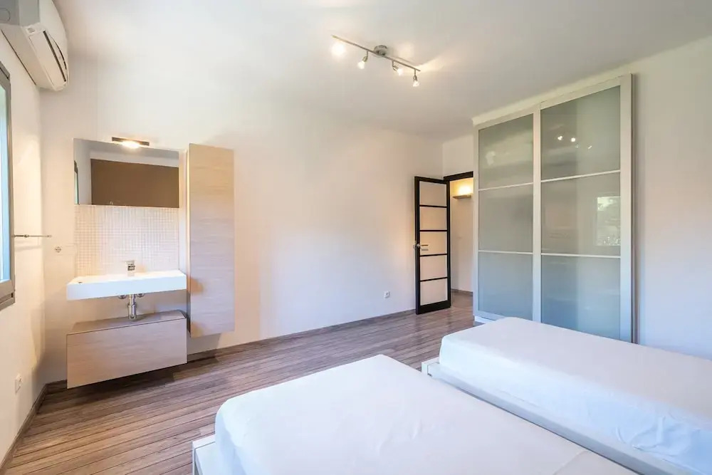 Holiday Home in Lescala Near Platja Cala Montgo